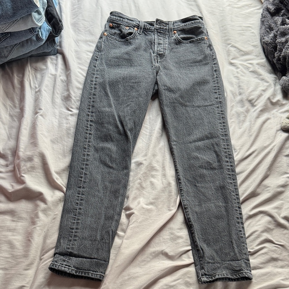 Levi's Women's Straight Leg Jeans in Dark Gray
